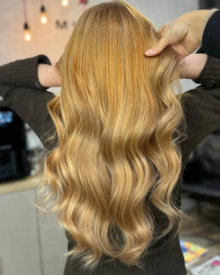 Goldblonde Balayage mit weichen &Uuml;berg&auml;ngen